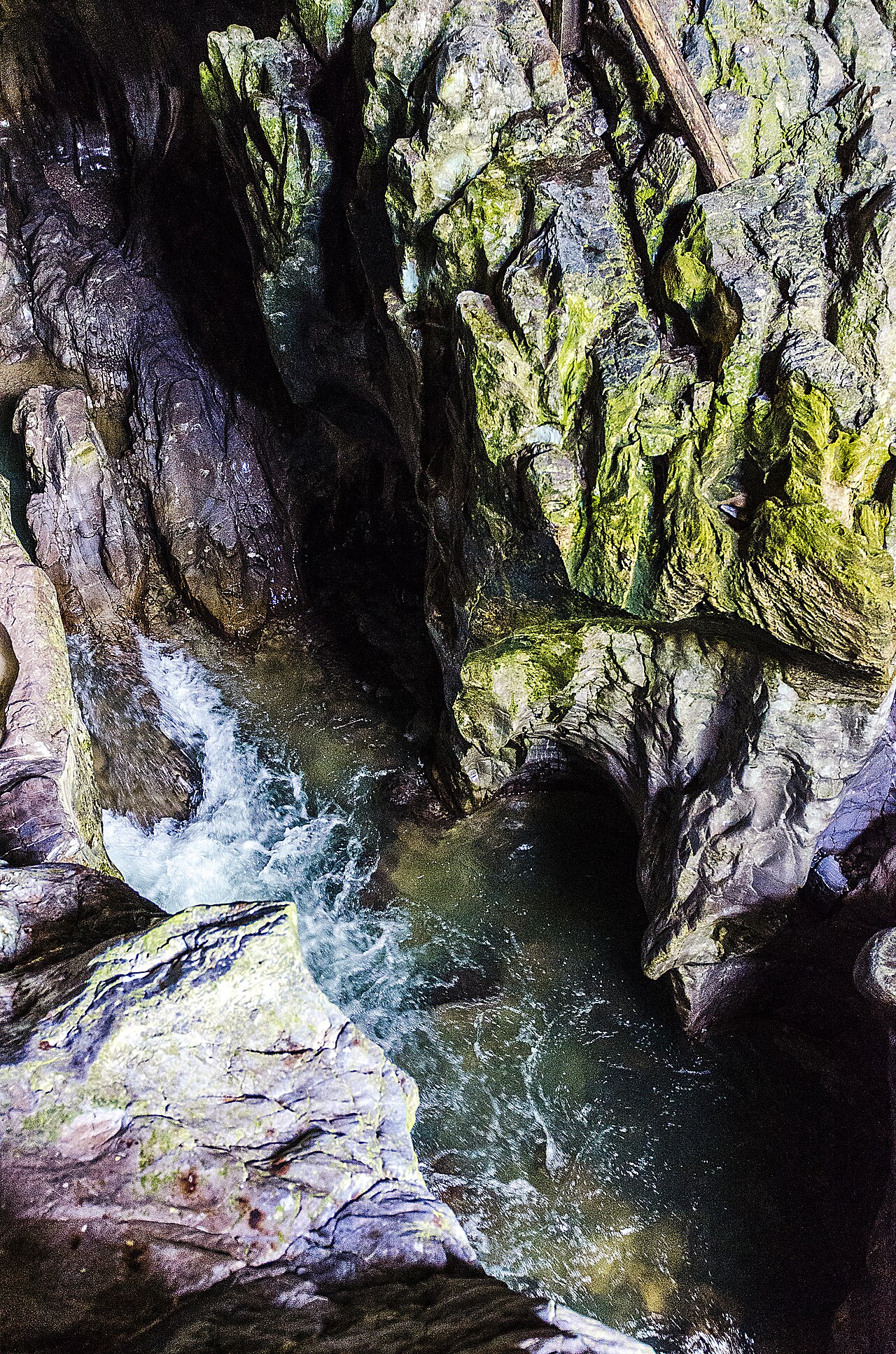 Interno delle Grotte del Bussento a Morigerati